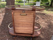 Desserte-bar roulante vintage en bois et laiton – Années 1950/60