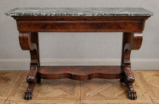 Console époque Empire Restauration en acajou, dessus marbre gris, pieds griffes