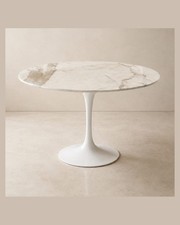 Eero SAARINEN – KNOLL. Table Ø120 cm, Marbre Calacatta, 2021